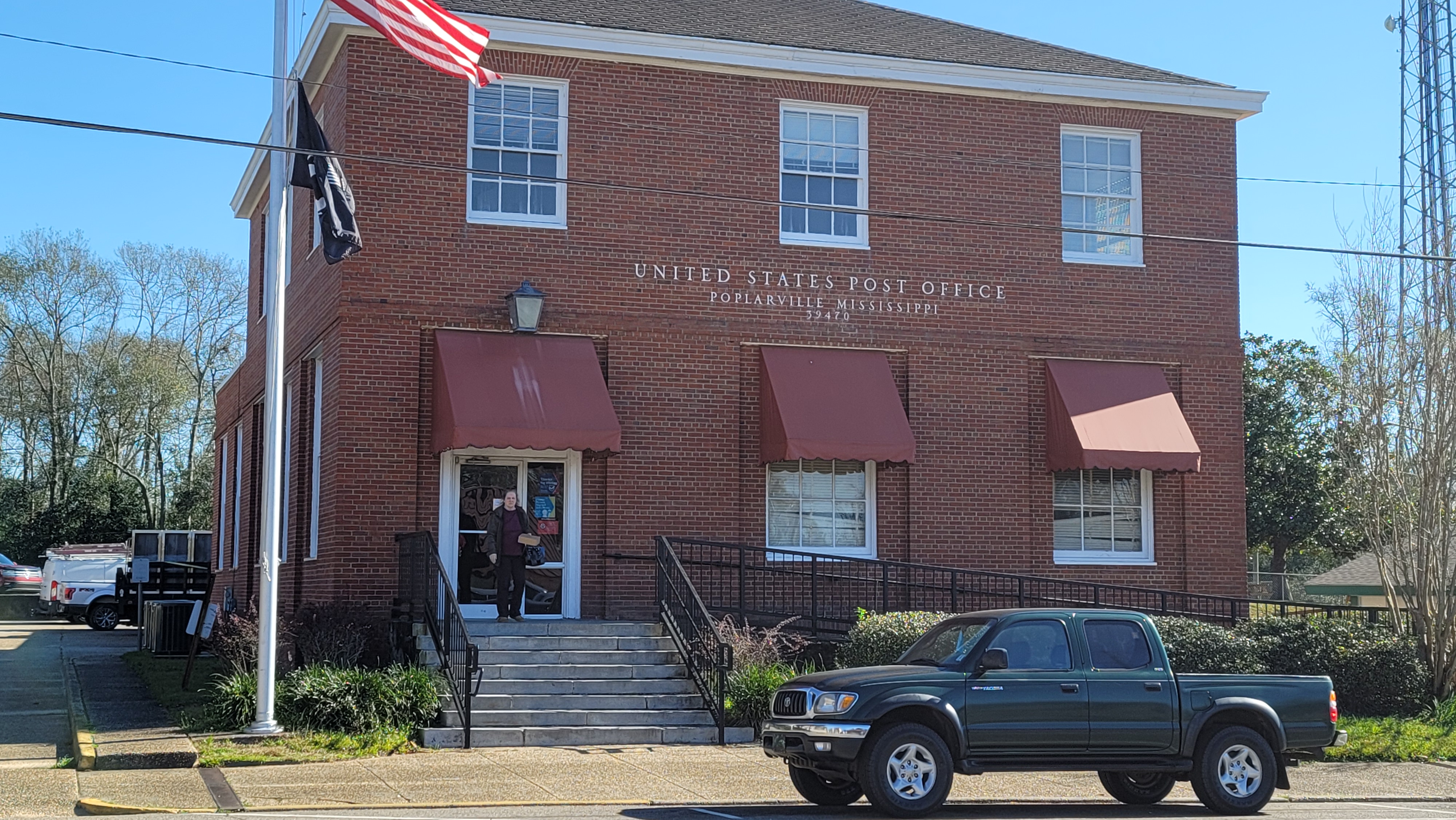 Roof collapse causes Poplarville Post Office to close temporarily